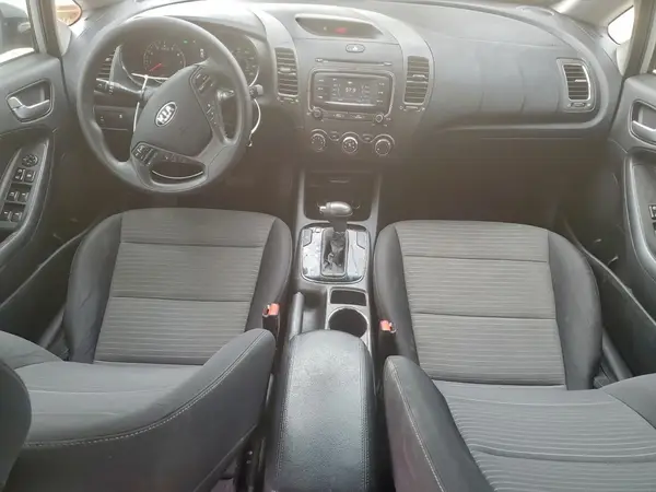 3KPFL4A71HE139819 2017 KIA FORTE - Image 8