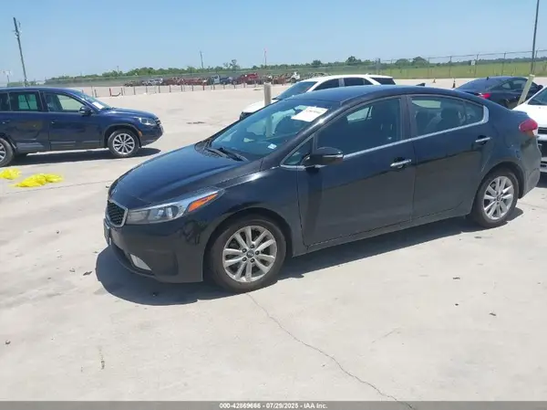 3KPFL4A71HE142736 2017 KIA FORTE - Image 2