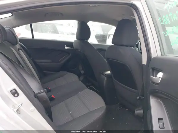 3KPFL4A71HE148343 2017 KIA FORTE - Image 8