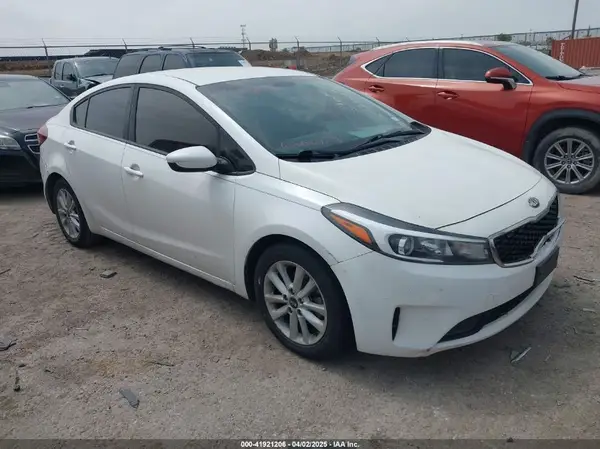 3KPFL4A71HE149508 2017 KIA FORTE - Image 1