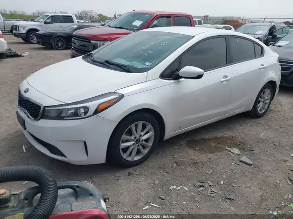 3KPFL4A71HE149508 2017 KIA FORTE - Image 2