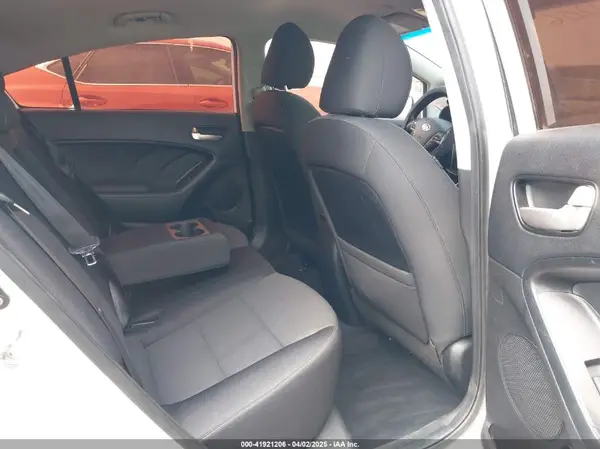 3KPFL4A71HE149508 2017 KIA FORTE - Image 8