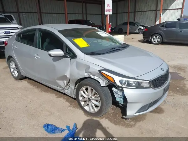 3KPFL4A71HE151033 2017 KIA FORTE - Image 1