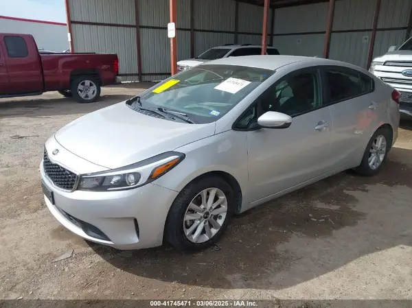 3KPFL4A71HE151033 2017 KIA FORTE - Image 2