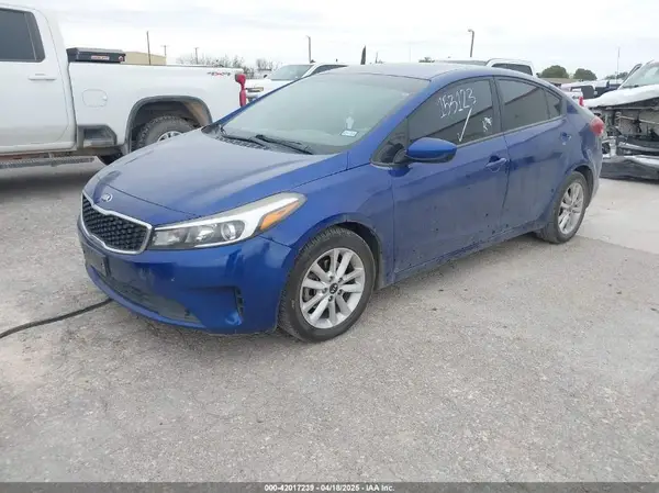 3KPFL4A71HE153123 2017 KIA FORTE - Image 2
