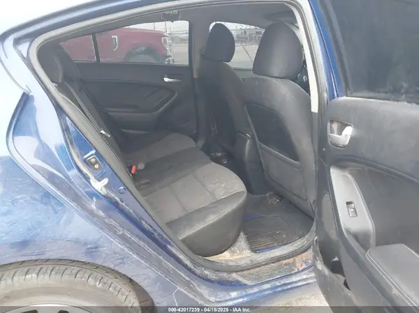 3KPFL4A71HE153123 2017 KIA FORTE - Image 8