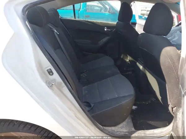 3KPFL4A71HE155745 2017 KIA FORTE - Image 8