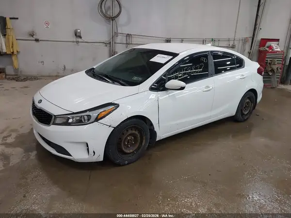 3KPFL4A71HE156247 2017 KIA FORTE - Image 2