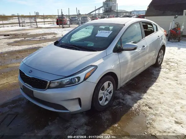 3KPFL4A71HE158113 2017 KIA FORTE - Image 2