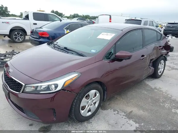 3KPFL4A71HE158578 2017 KIA FORTE - Image 2