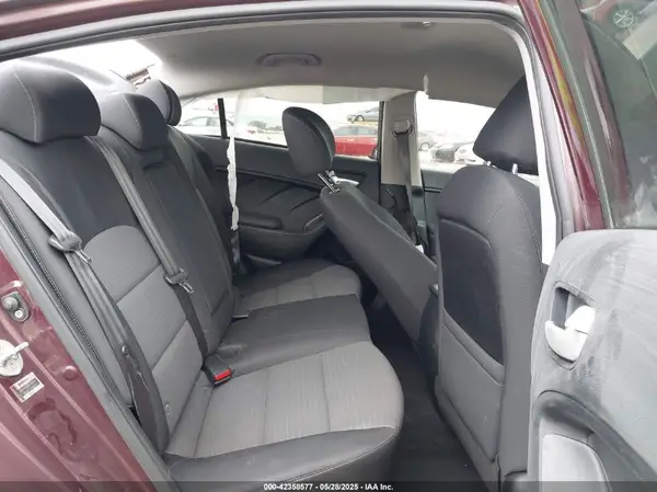 3KPFL4A71HE158578 2017 KIA FORTE - Image 8