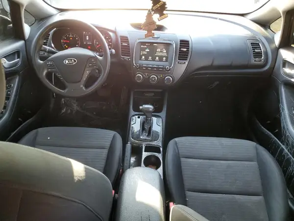 3KPFL4A71JE164175 2018 KIA FORTE - Image 8