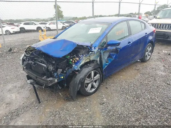 3KPFL4A71JE164466 2018 KIA FORTE - Image 2