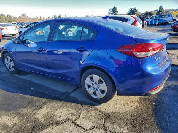 3KPFL4A71JE164967 2018 KIA FORTE - Image 2
