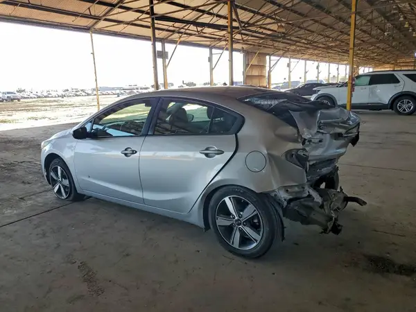 3KPFL4A71JE166301 2018 KIA FORTE - Image 2