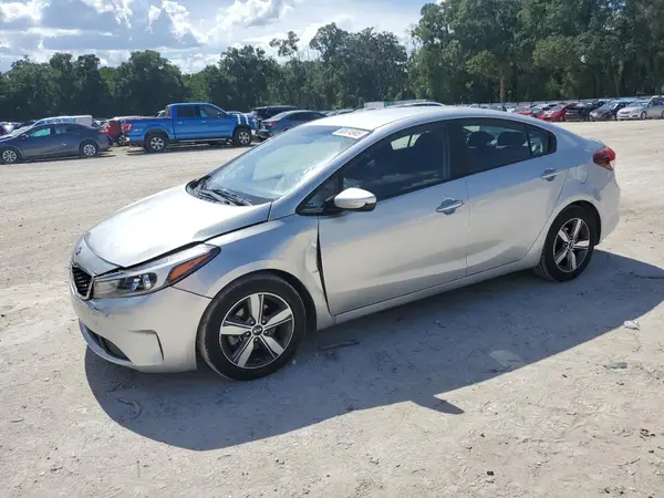 3KPFL4A71JE166718 2018 KIA FORTE - Image 1