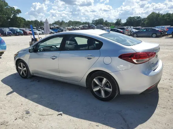 3KPFL4A71JE166718 2018 KIA FORTE - Image 2