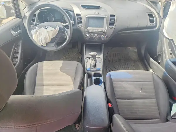 3KPFL4A71JE166931 2018 KIA FORTE - Image 8