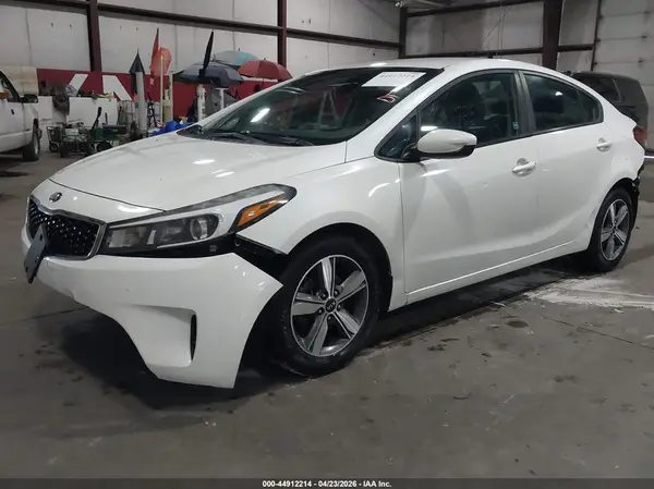 3KPFL4A71JE167044 2018 KIA FORTE - Image 2