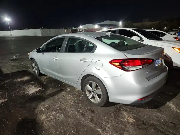 3KPFL4A71JE167318 2018 KIA FORTE - Image 2