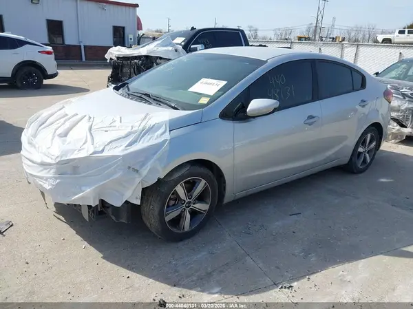 3KPFL4A71JE169747 2018 KIA FORTE - Image 2