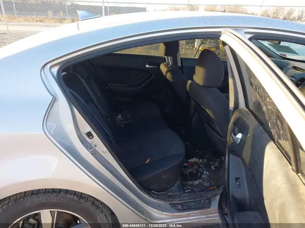 3KPFL4A71JE169747 2018 KIA FORTE - Image 8