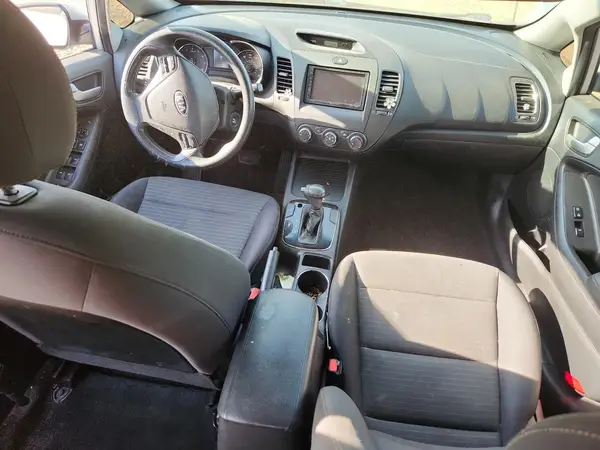 3KPFL4A71JE169988 2018 KIA FORTE - Image 8