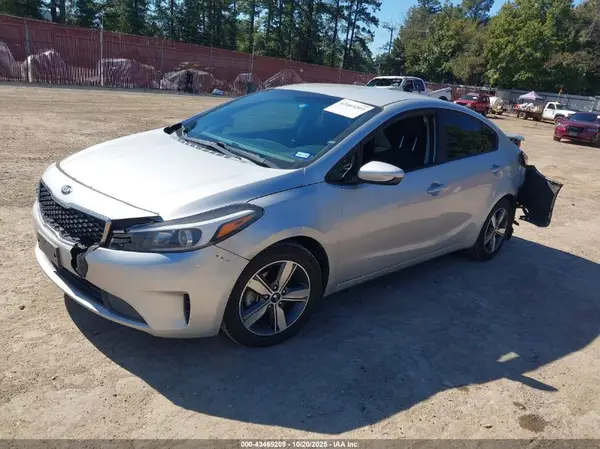 3KPFL4A71JE172681 2018 KIA FORTE - Image 2