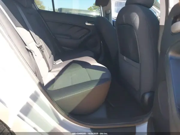 3KPFL4A71JE172681 2018 KIA FORTE - Image 8