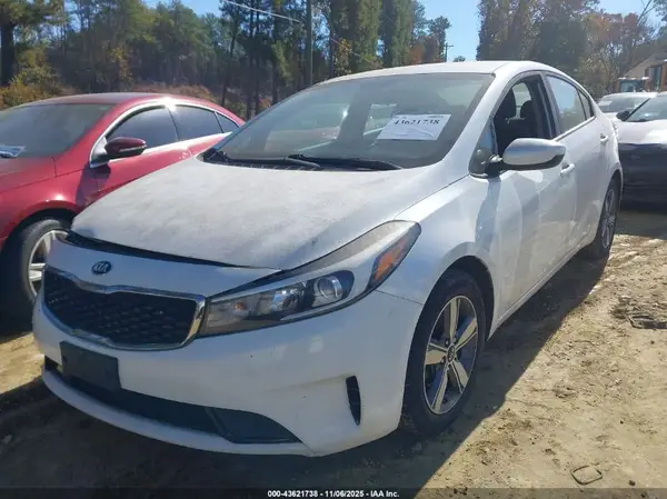3KPFL4A71JE172728 2018 KIA FORTE - Image 2