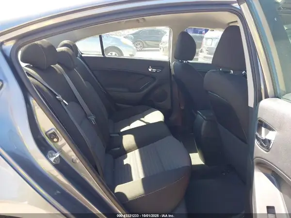 3KPFL4A71JE173815 2018 KIA FORTE - Image 8