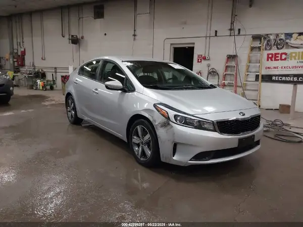 3KPFL4A71JE173877 2018 KIA FORTE - Image 1