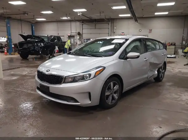 3KPFL4A71JE173877 2018 KIA FORTE - Image 2
