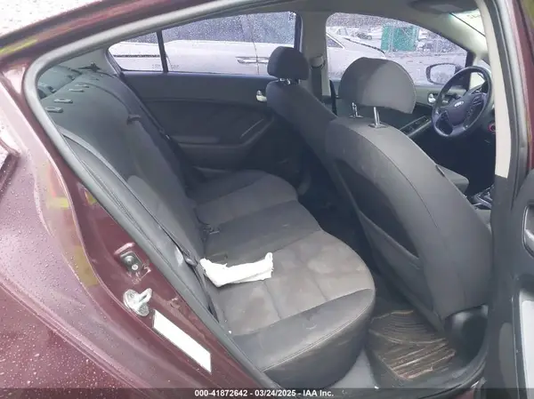 3KPFL4A71JE173930 2018 KIA FORTE - Image 8
