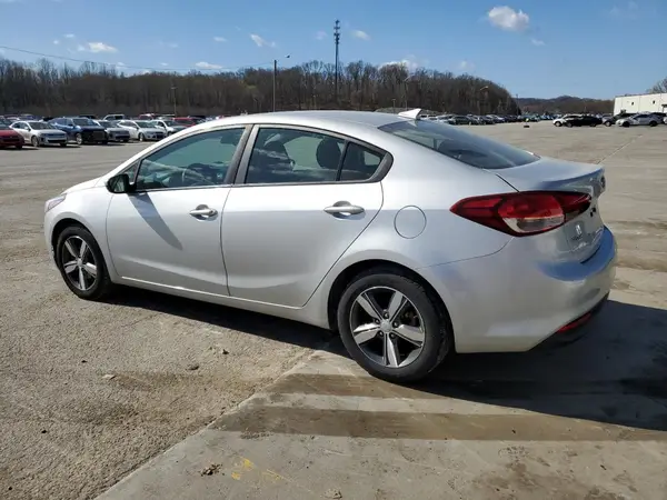 3KPFL4A71JE174317 2018 KIA FORTE - Image 2