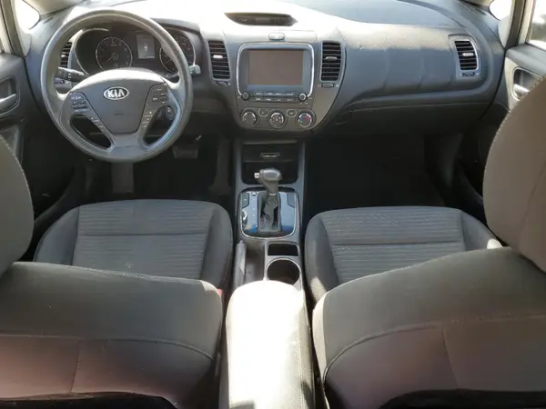 3KPFL4A71JE174317 2018 KIA FORTE - Image 8