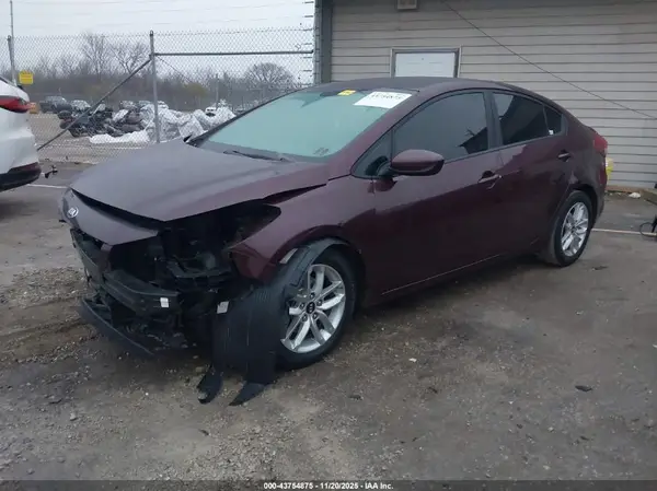 3KPFL4A71JE175449 2018 KIA FORTE - Image 2