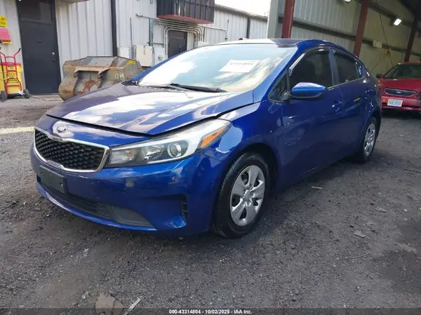 3KPFL4A71JE175841 2018 KIA FORTE - Image 2