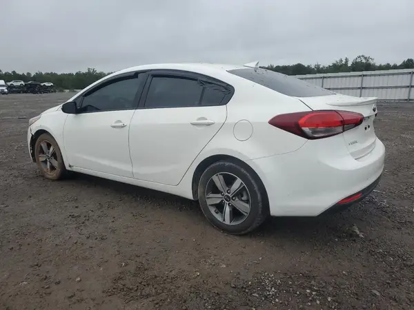 3KPFL4A71JE175922 2018 KIA FORTE - Image 2