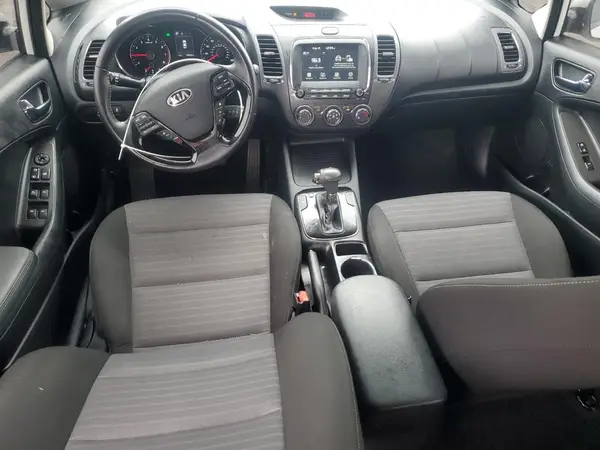 3KPFL4A71JE175922 2018 KIA FORTE - Image 8