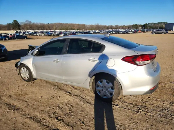 3KPFL4A71JE176388 2018 KIA FORTE - Image 2