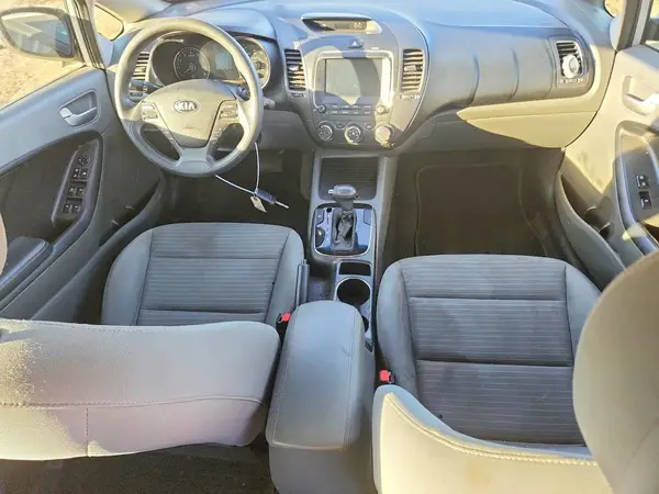 3KPFL4A71JE176388 2018 KIA FORTE - Image 8