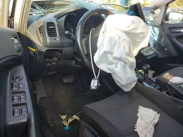 3KPFL4A71JE177153 2018 KIA FORTE - Image 8
