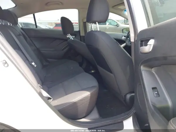 3KPFL4A71JE178321 2018 KIA FORTE - Image 8