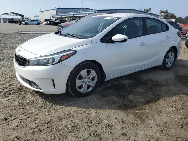 3KPFL4A71JE181719 2018 KIA FORTE - Image 1