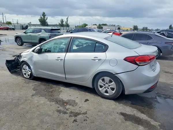 3KPFL4A71JE182515 2018 KIA FORTE - Image 2