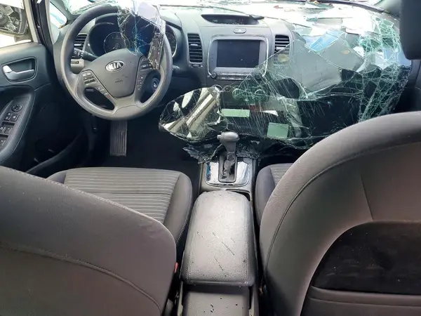 3KPFL4A71JE182515 2018 KIA FORTE - Image 8