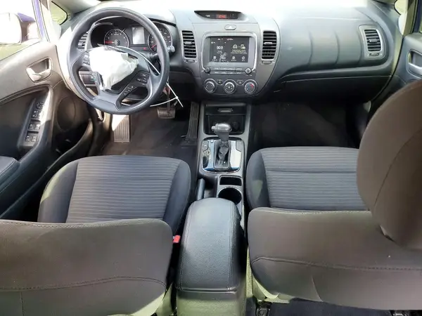 3KPFL4A71JE183812 2018 KIA FORTE - Image 8