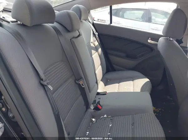 3KPFL4A71JE185561 2018 KIA FORTE - Image 8
