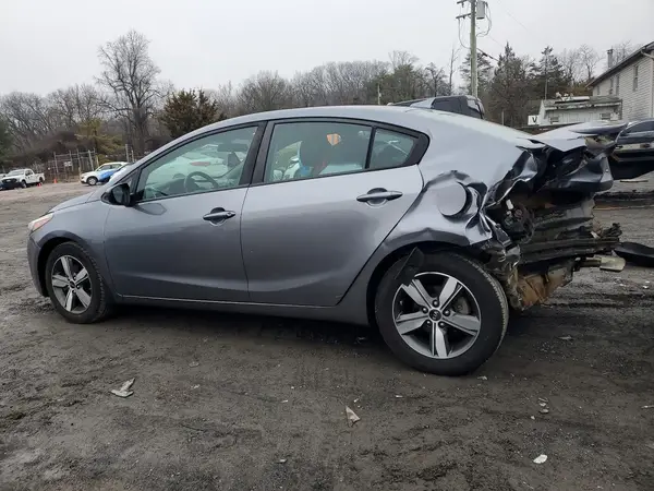 3KPFL4A71JE187374 2018 KIA FORTE - Image 2